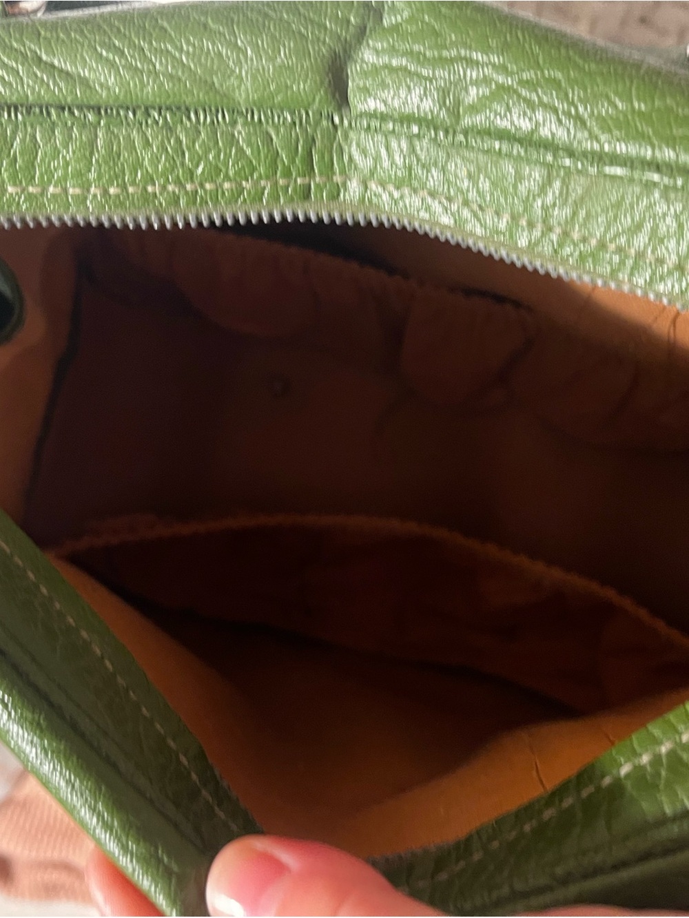 Green Leather Tote Handbag - Sleek Everyday Carry - Picture 4 of 4